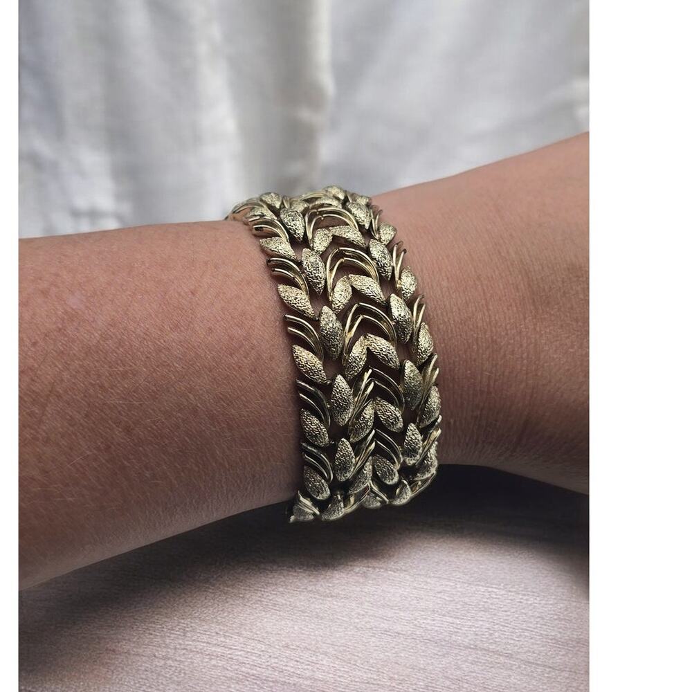 Coro Pegasus Wide Leaf Chevron Bracelet Gold Tone Vintage Mid Century Statement
